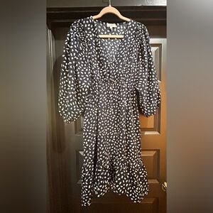 Elegant V-Neck Navy and White Patterned Umgee Dress